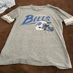 ⭐️Men’s vintage style Buffalo bills t-shirt Size L